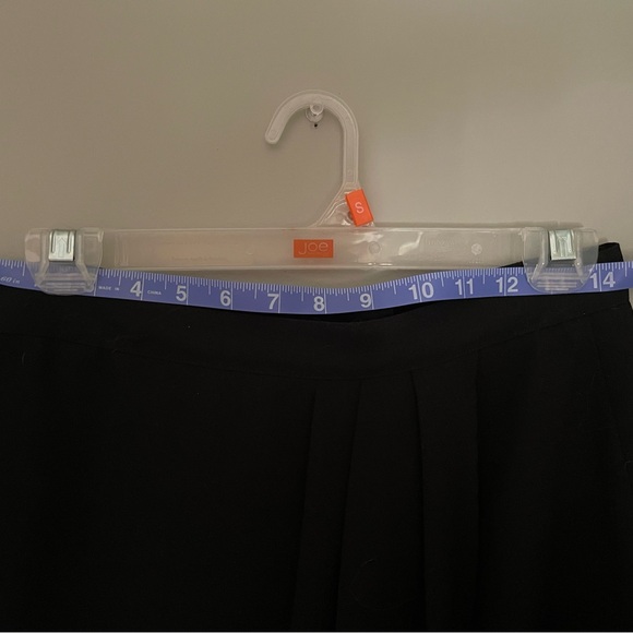 Size 12 100% polyester black skirt with sweeping front detail - Picture 5 of 6